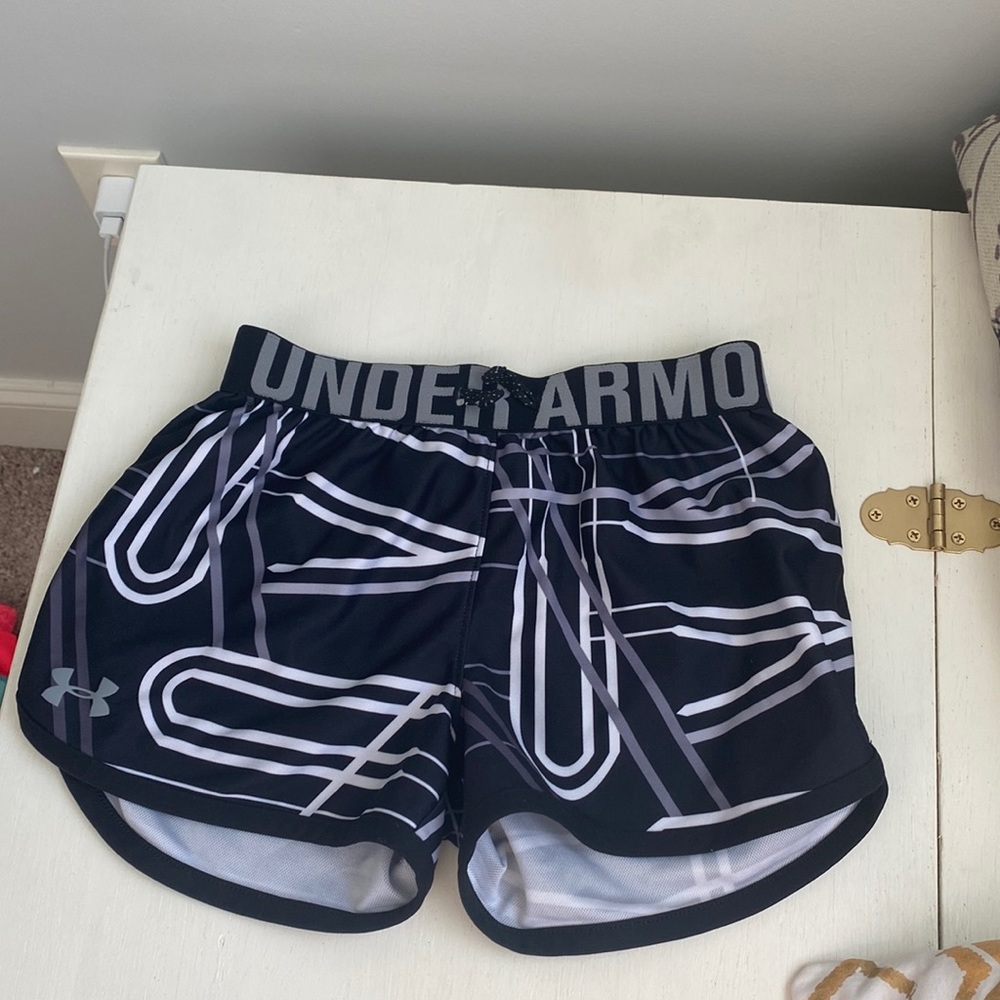 Heat Gear by Under Armour Girls Black Athletic Shorts M Youth